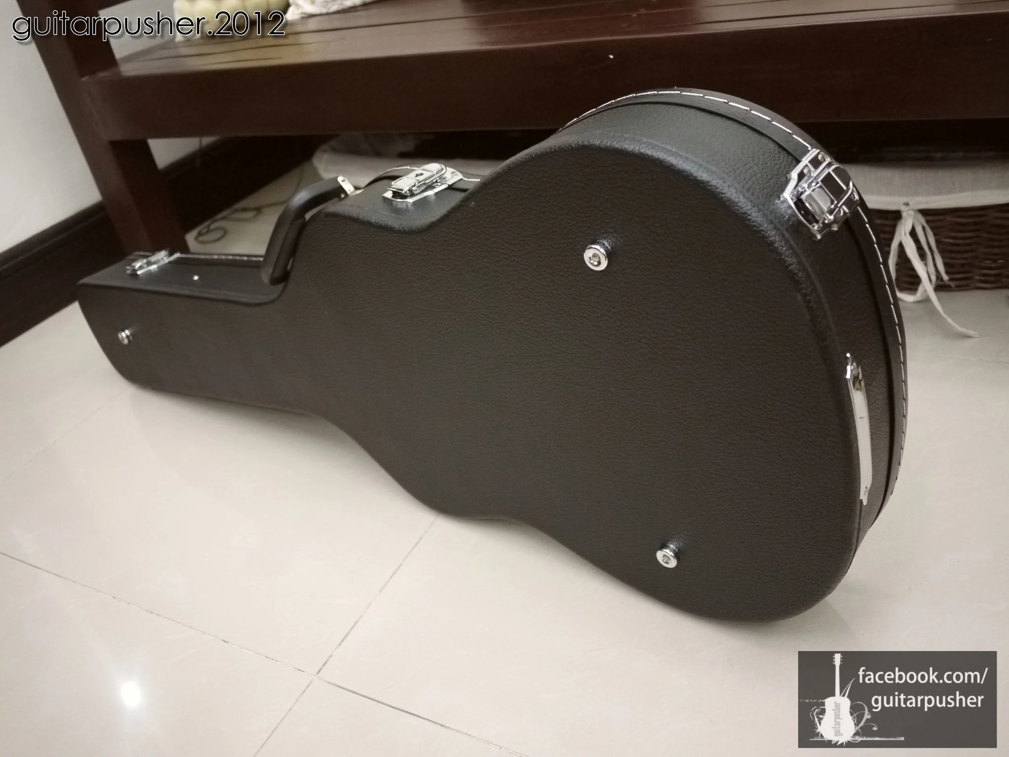 GP Black hard case for Les Paul HC-010 - Image 20