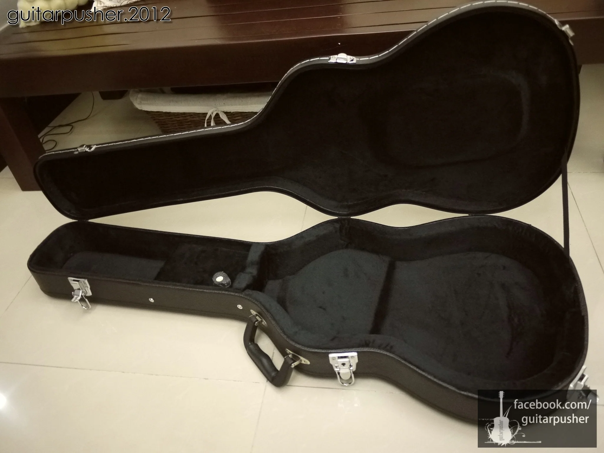 GP Black hard case for Les Paul HC-010 - Image 22