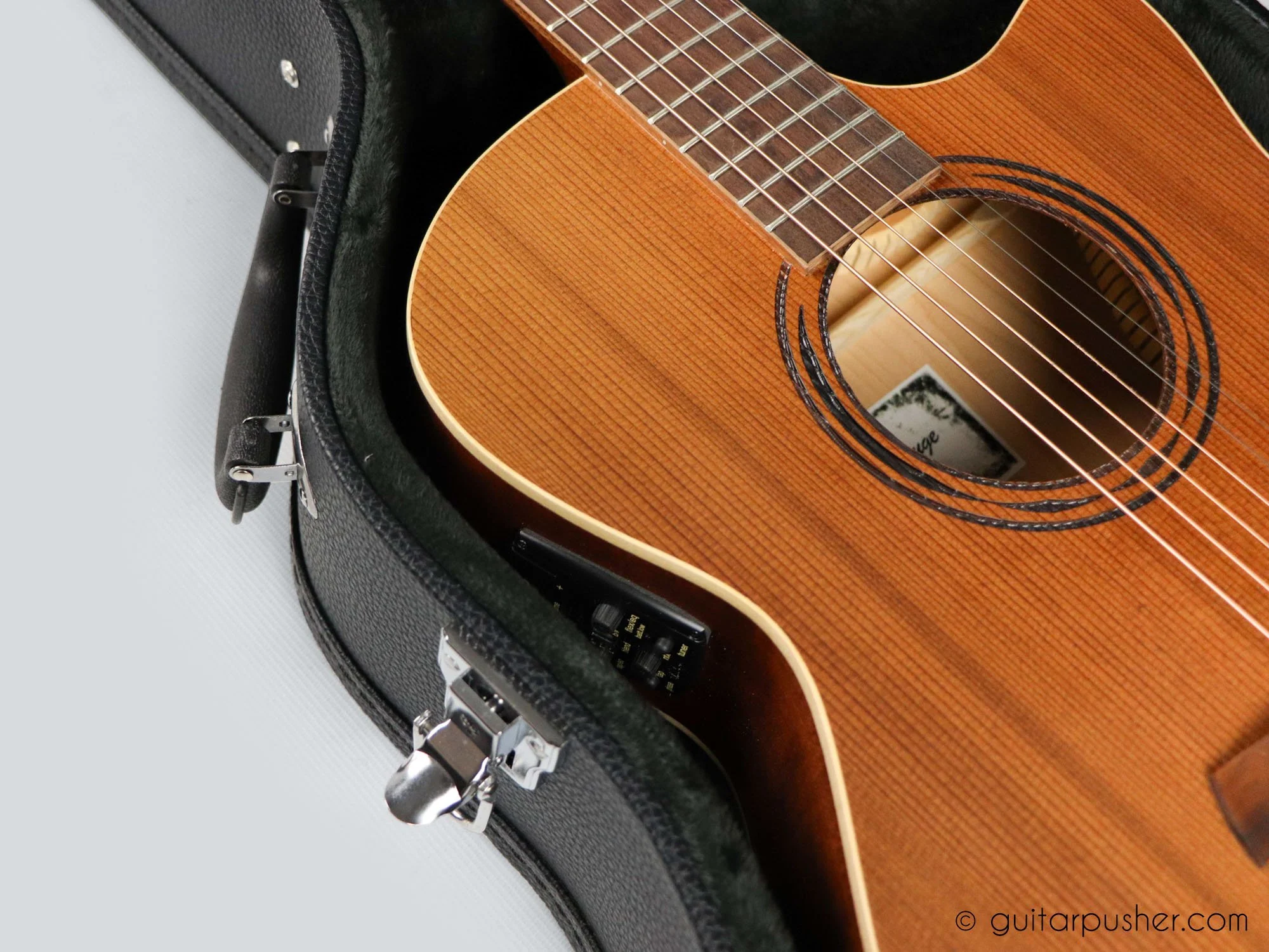HC-040 Black hard case for Acoustic Guitar - Image 10
