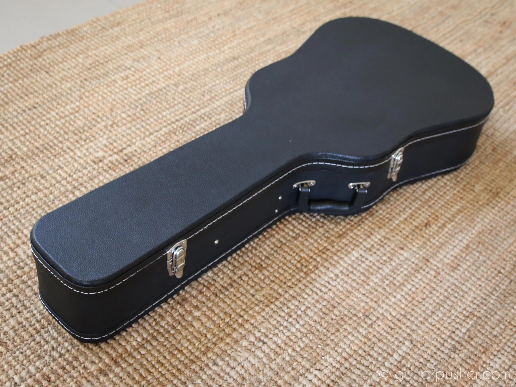 HC-040 Black hard case for Acoustic Guitar - Image 20