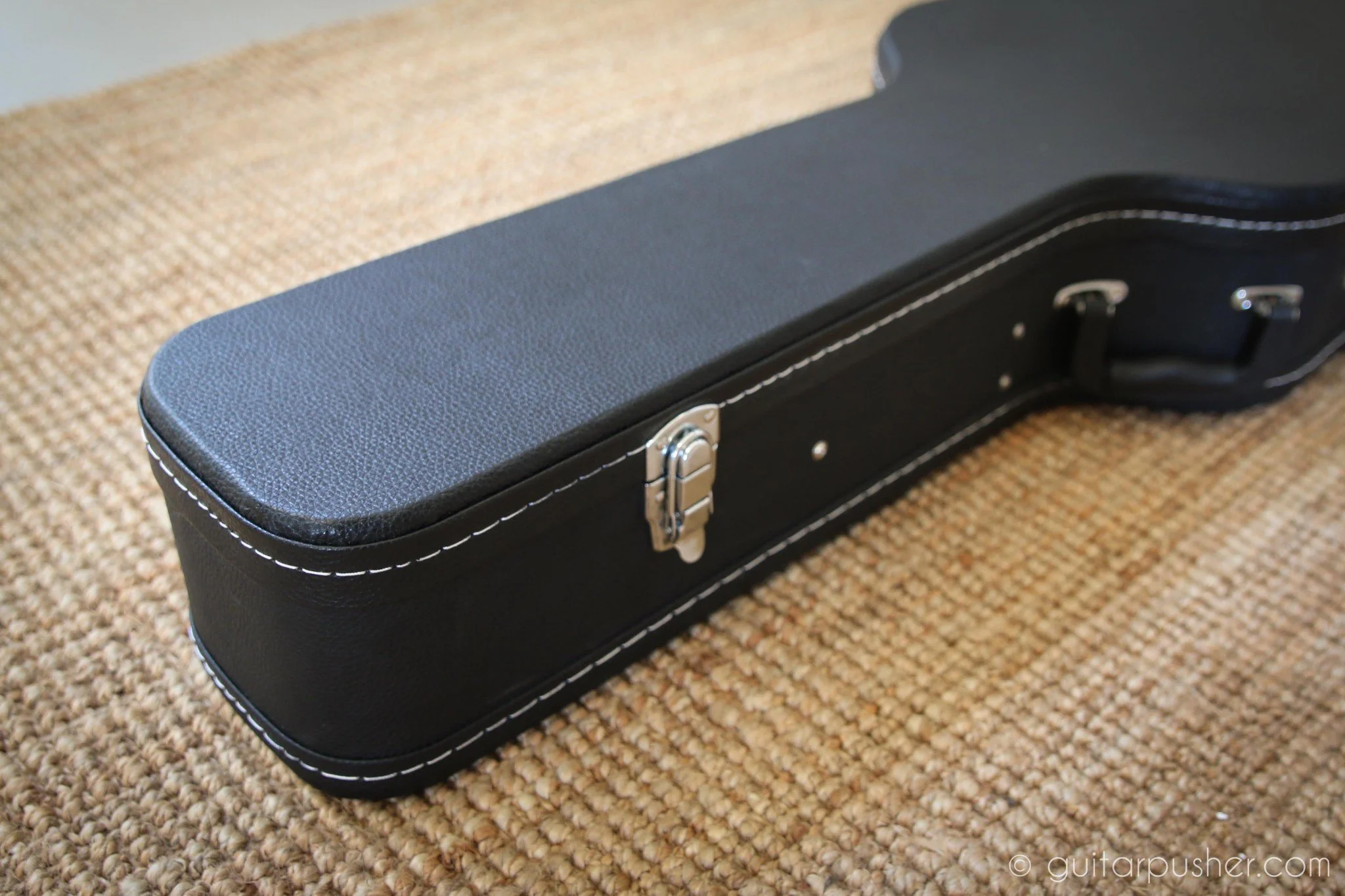 HC-040 Black hard case for Acoustic Guitar - Image 22