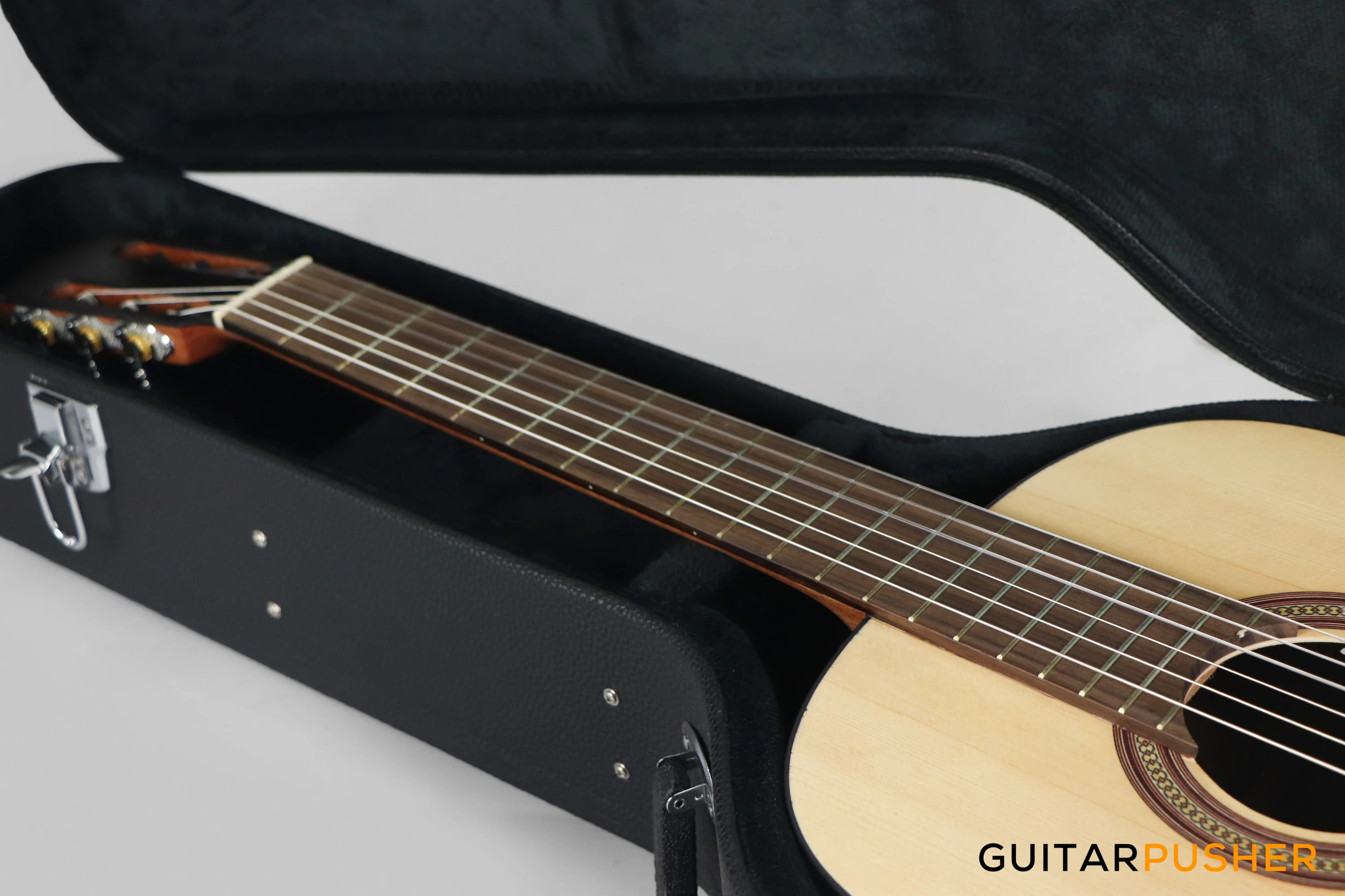 G-Craft GC05-39 Black hard case for 39" Acoustic Guitar - Image 6