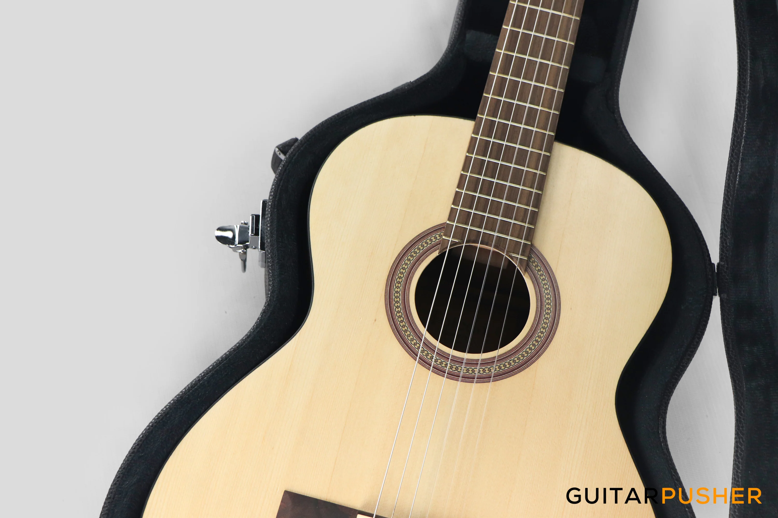 G-Craft GC05-39 Black hard case for 39" Acoustic Guitar - Image 7
