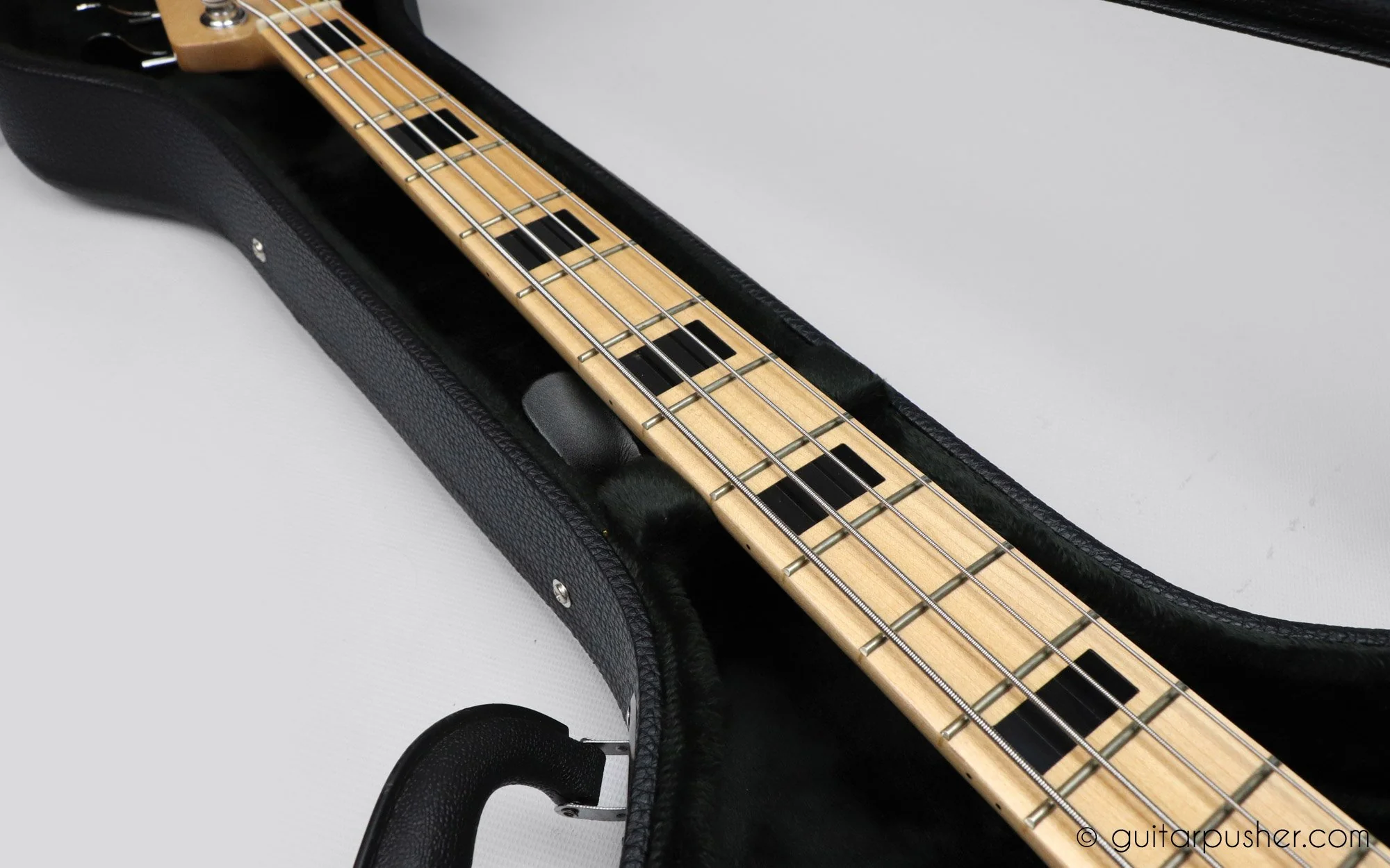 G-Craft HC-018 Hard Case for Electric BASS - Image 13