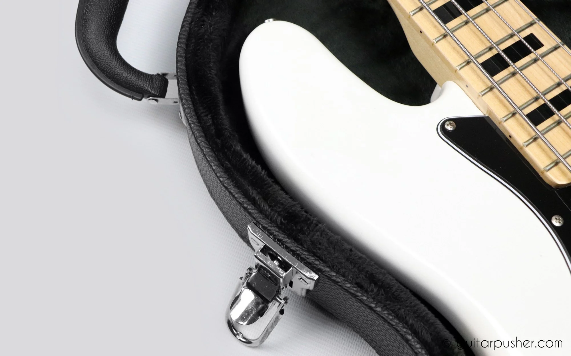 G-Craft HC-018 Hard Case for Electric BASS - Image 16
