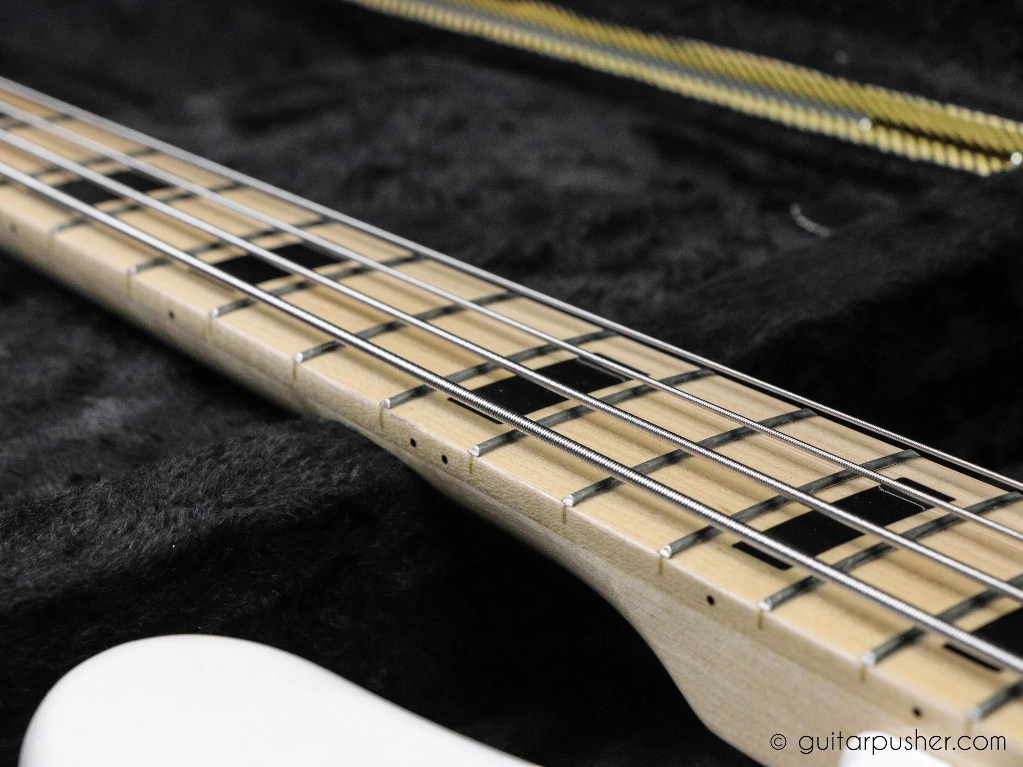 G-Craft HC-136 Deluxe Hard Case for Electric BASS - Tweed - Image 14