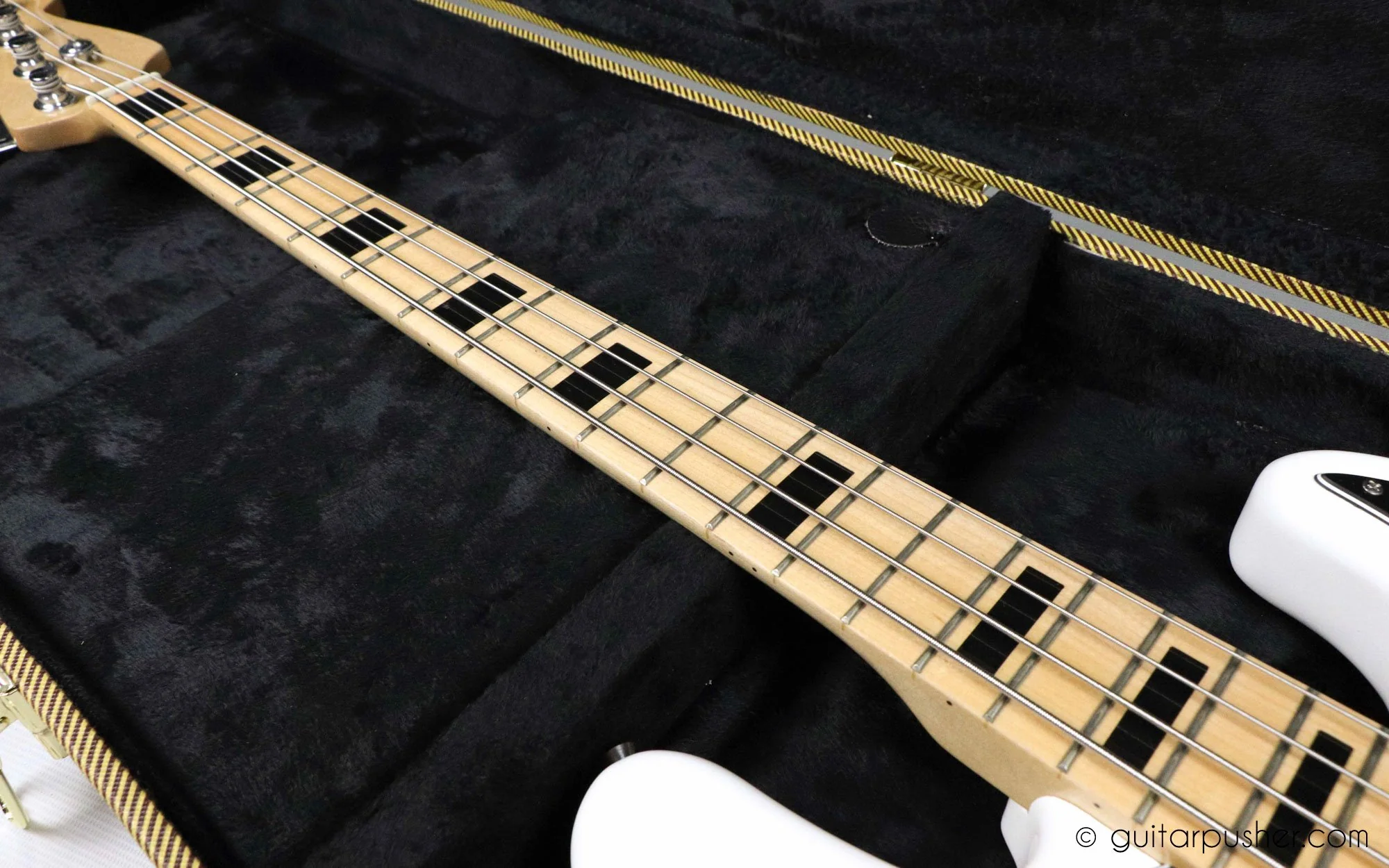 G-Craft HC-136 Deluxe Hard Case for Electric BASS - Tweed - Image 4