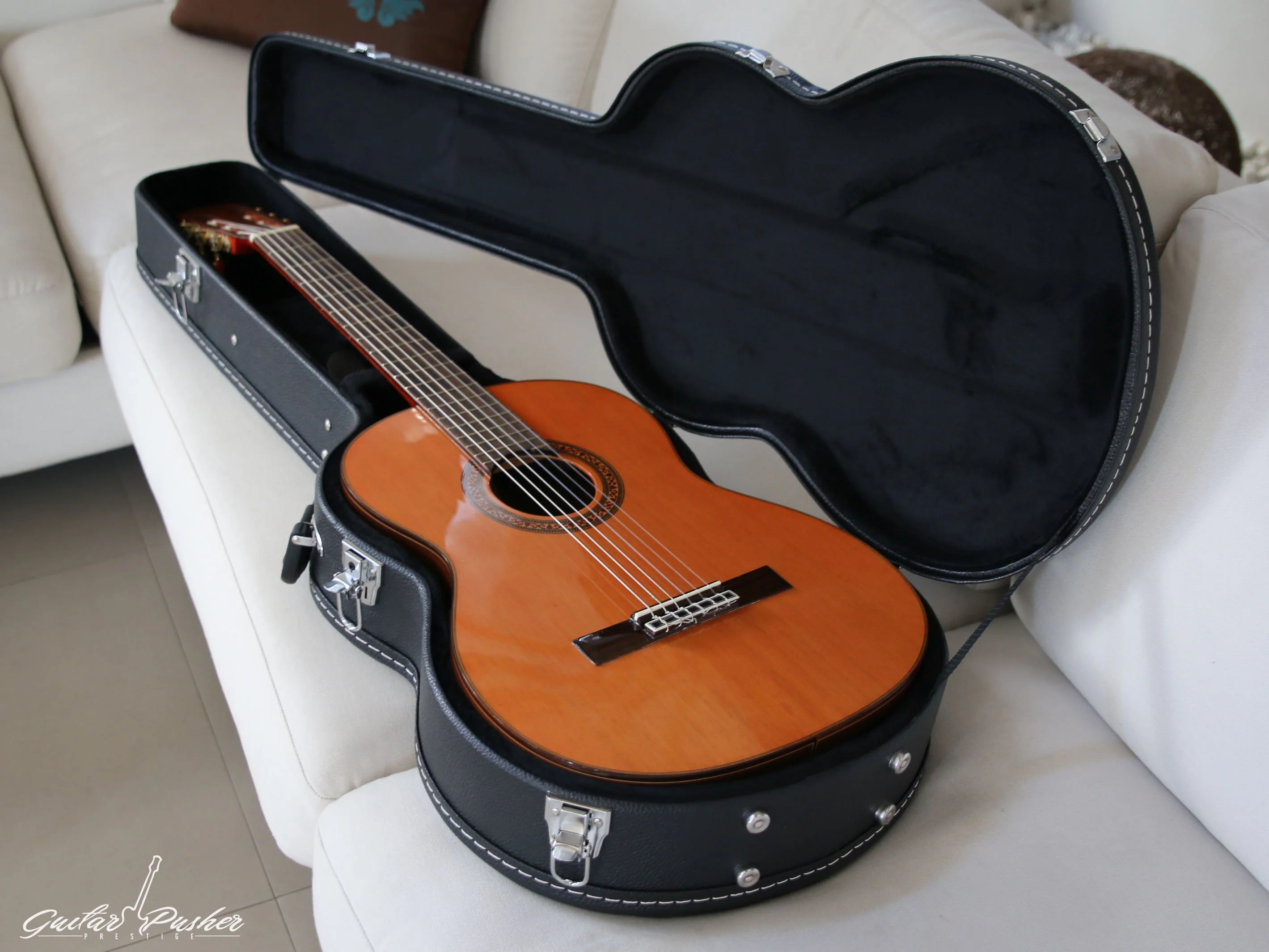 G-Craft HC-035 Black hard Case for Classical Guitars - Image 3