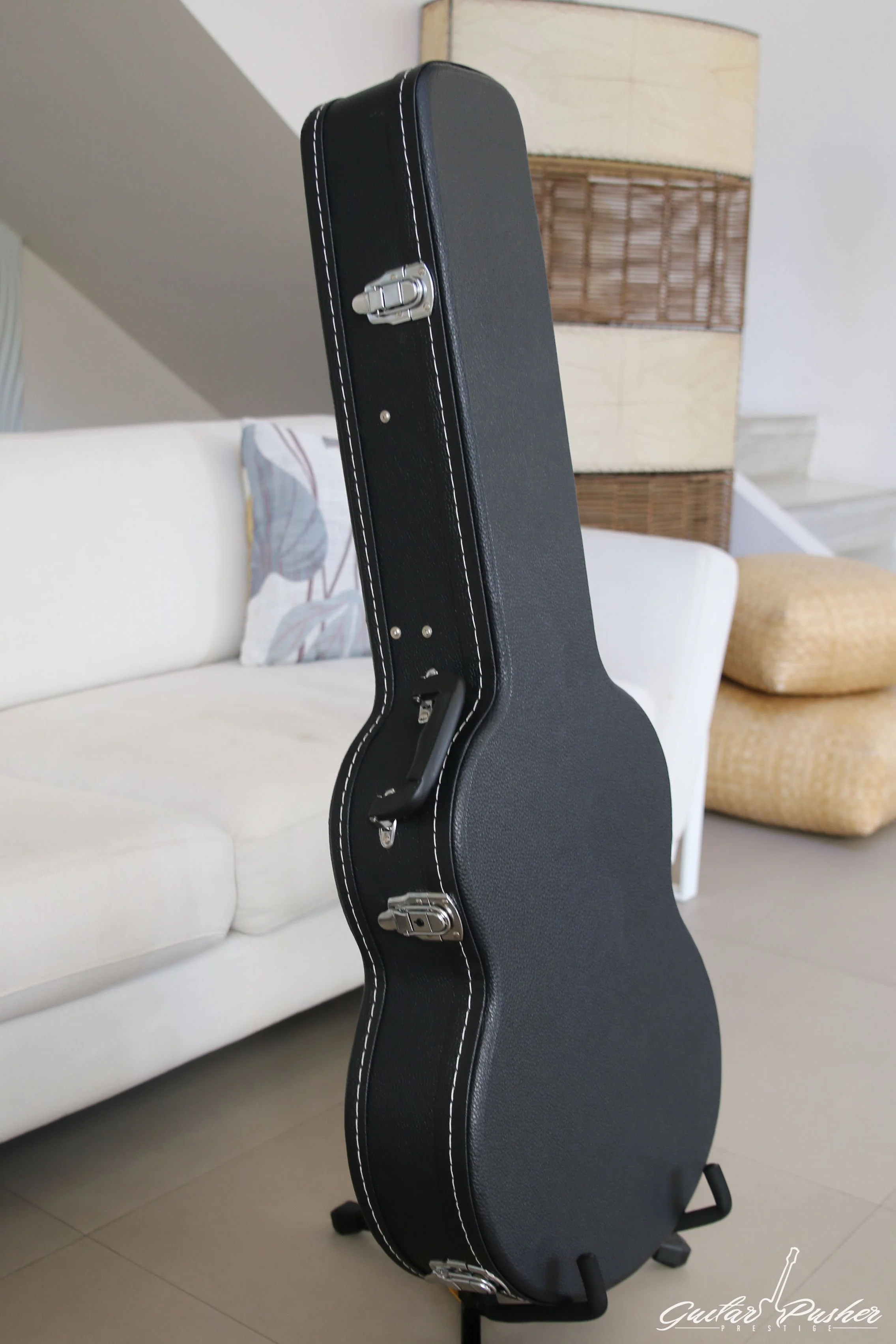 G-Craft HC-035 Black hard Case for Classical Guitars - Image 5