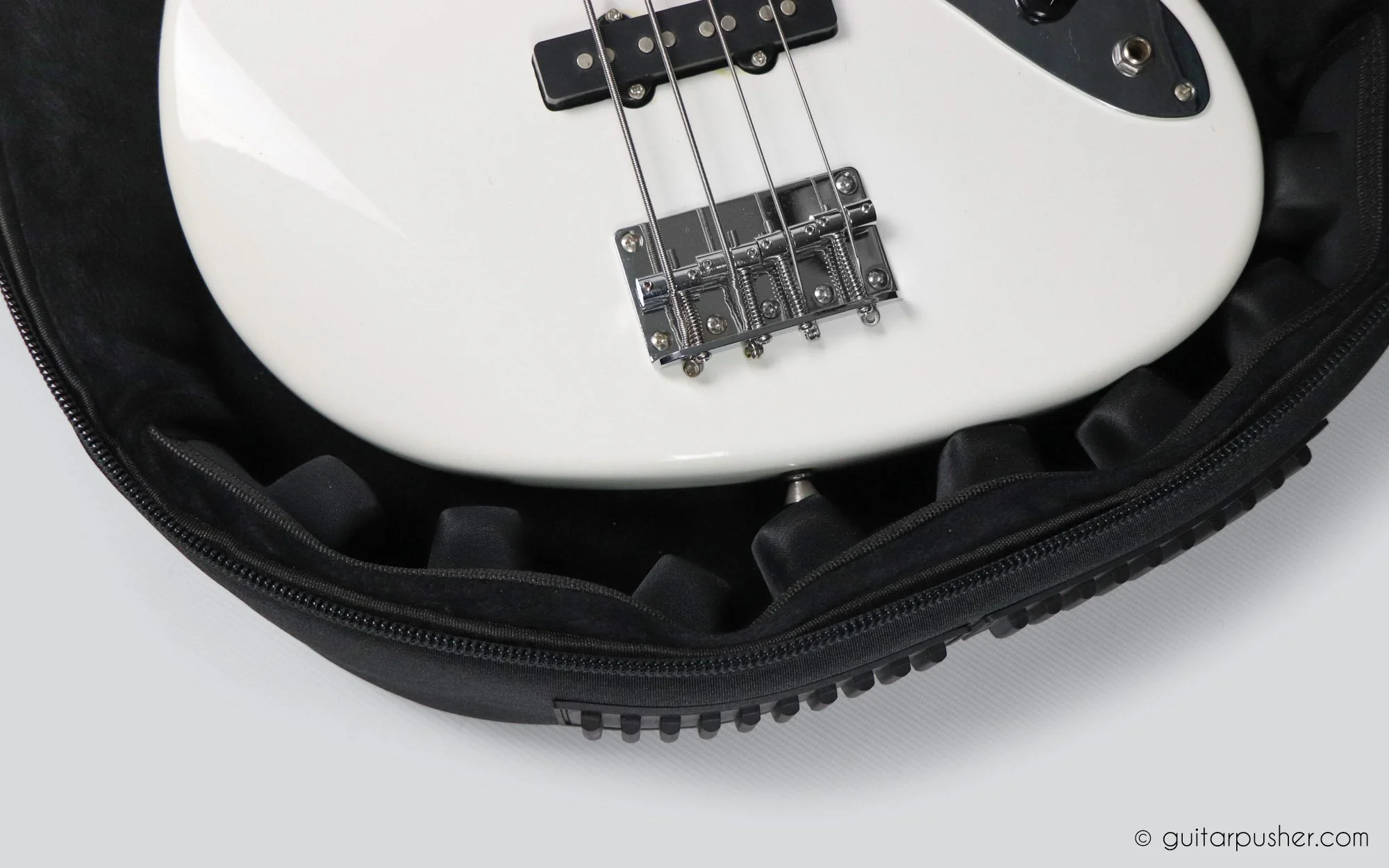 Kavaborg LUX Waterproof Heavy Padded Bass Guitar Gig Bag (FB-90B) - Image 11