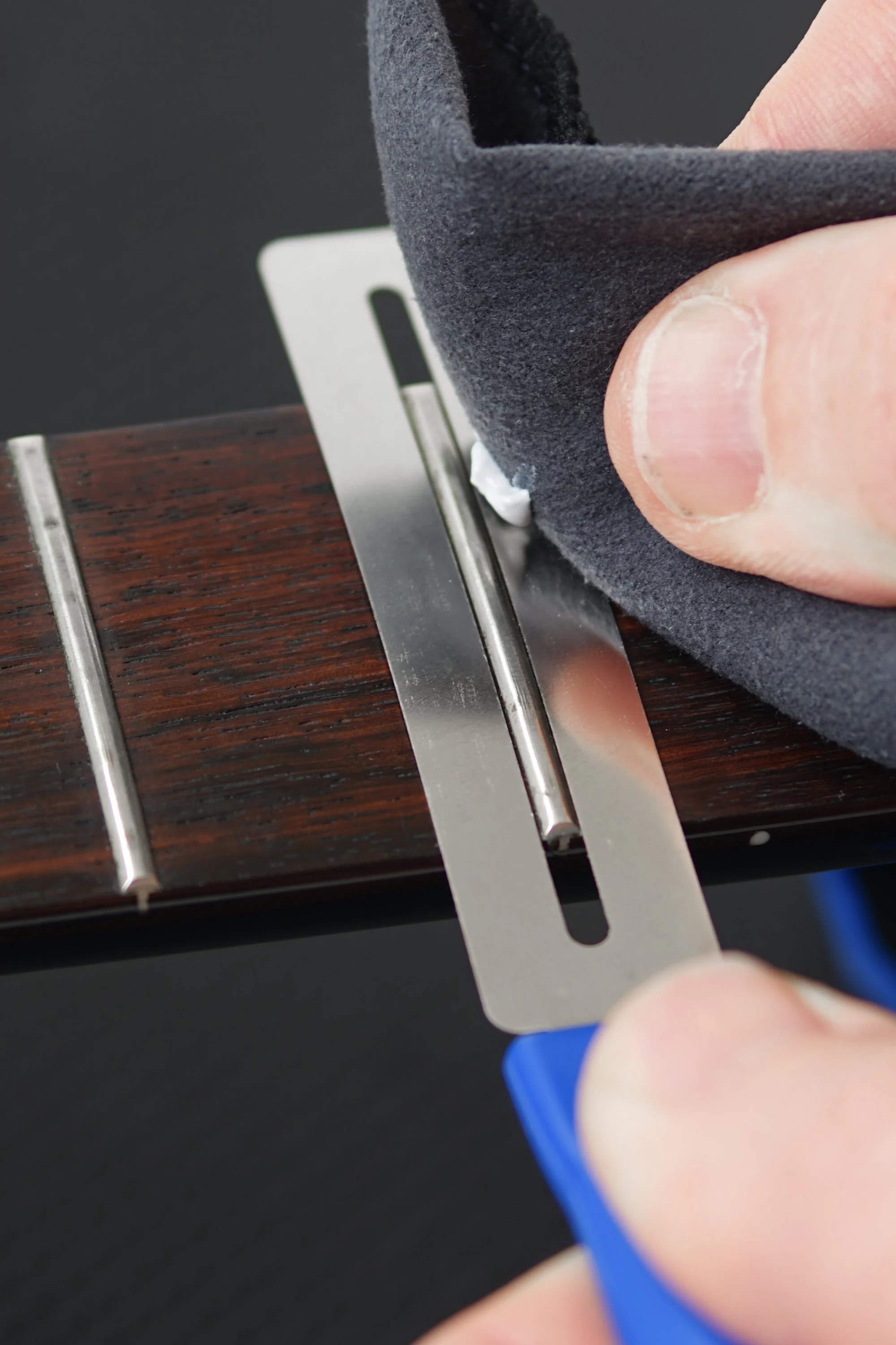 Music Nomad FRINE Fret Polishing Kit incl. GRIP Fretboard Guards and Microfiber Cloth MN124 - Image 2