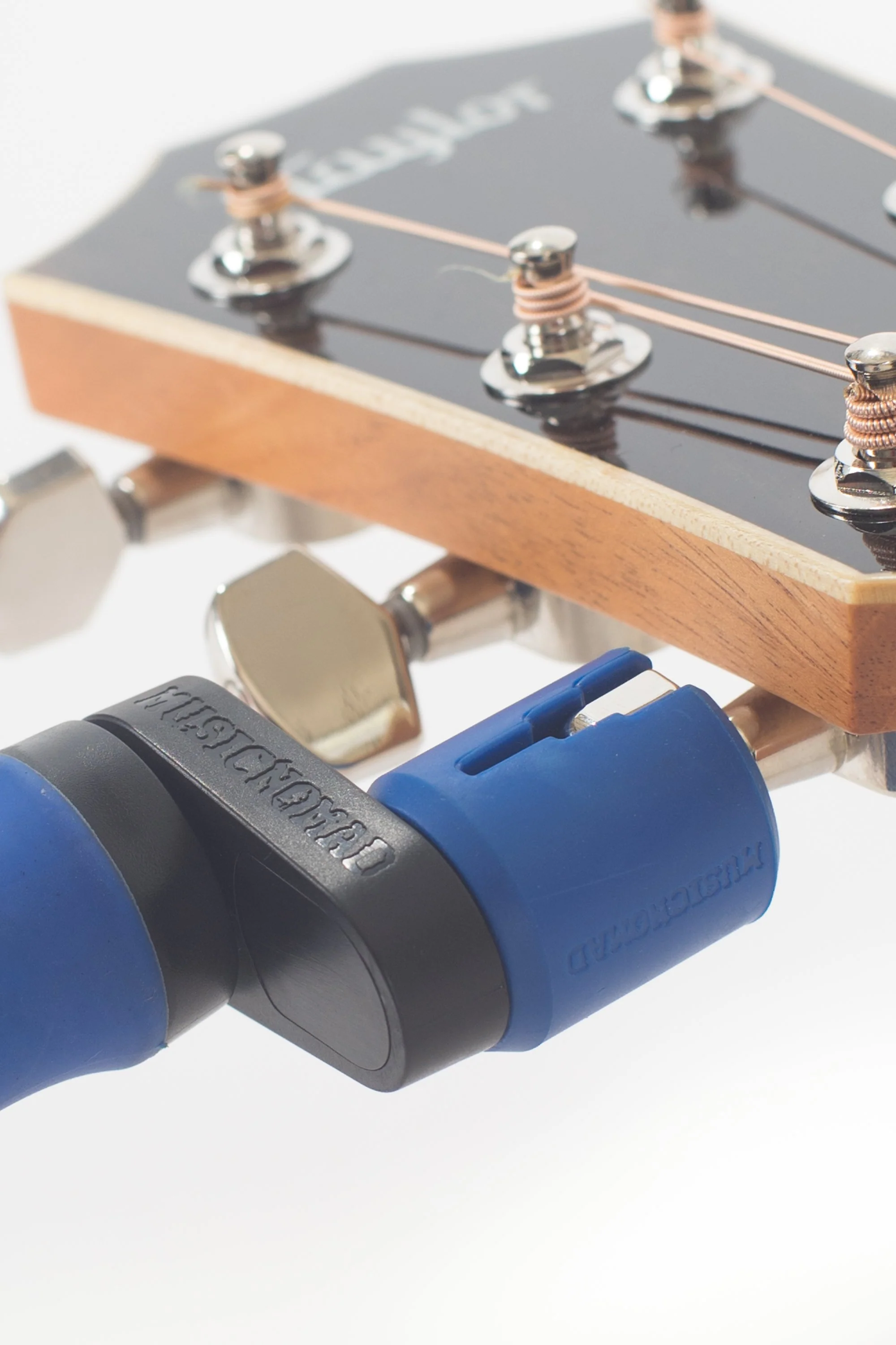 Music Nomad GRIP Winder - Rubber Lined, Dual Bearing Peg Winder MN221 - Image 7