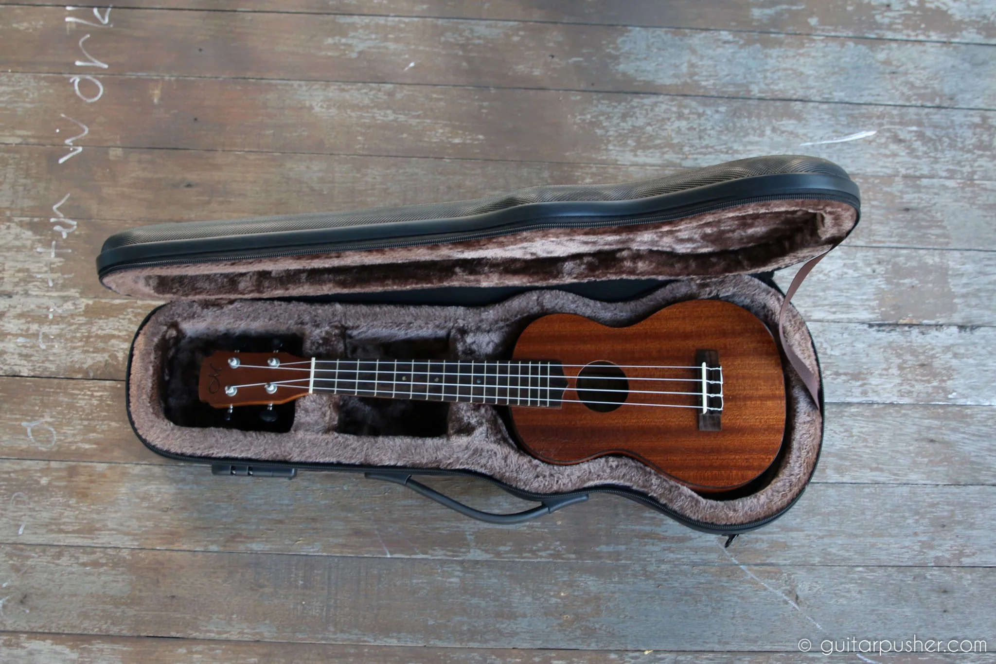 Prefox CU-102 Ukulele Hard Case (Soprano size, 21 in.) - Image 6