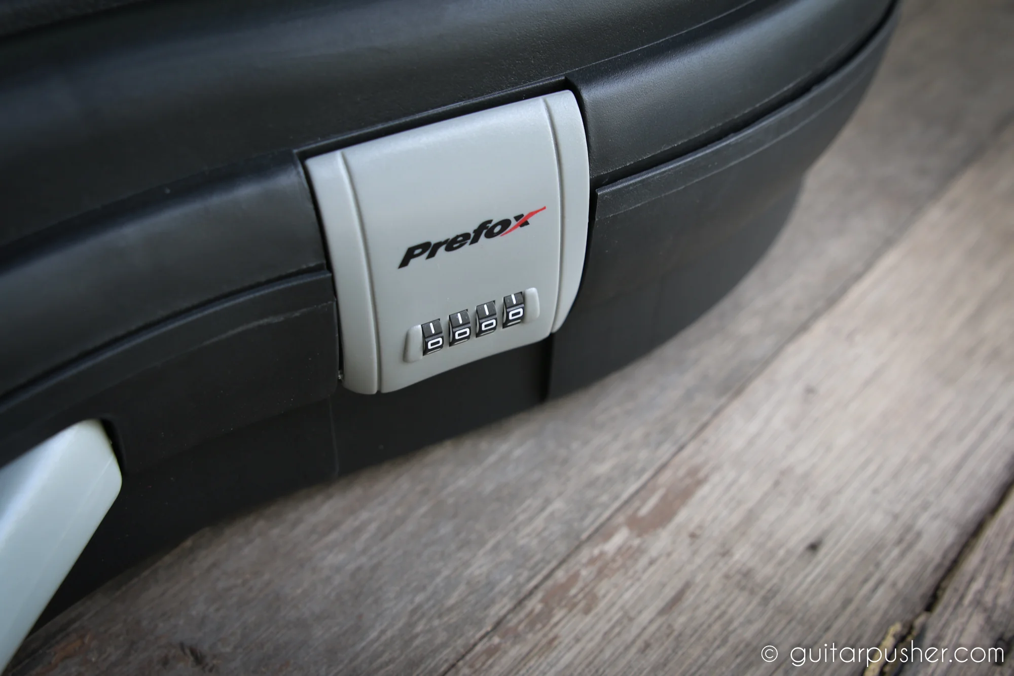 Prefox CA101 Water-resistant case for Dreadnought Acoustic - Image 4