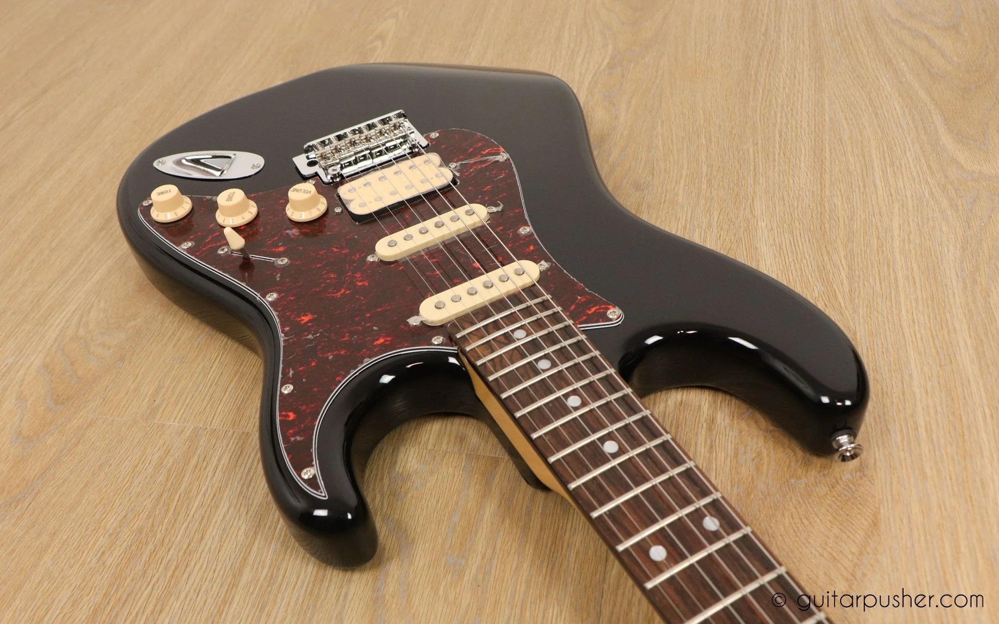 Tagima New T-635 PRO Classic Series S Style HSS Electric Guitar - Black (Rosewood Fingerboard/Tortoise Shell Pickguard) - Image 8