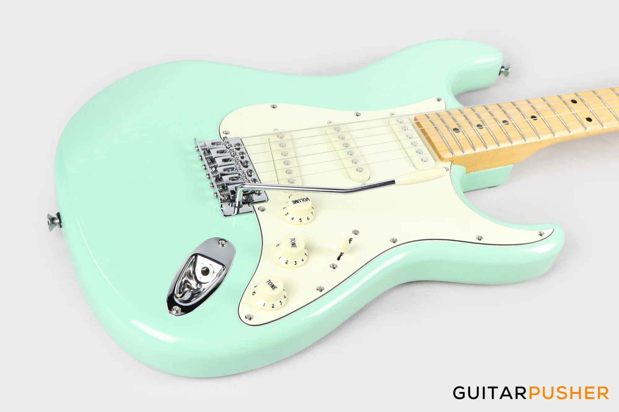 Tagima TG-530 Stratocaster Woodstock Series Surf Green - Maple/Vintage White - Image 8