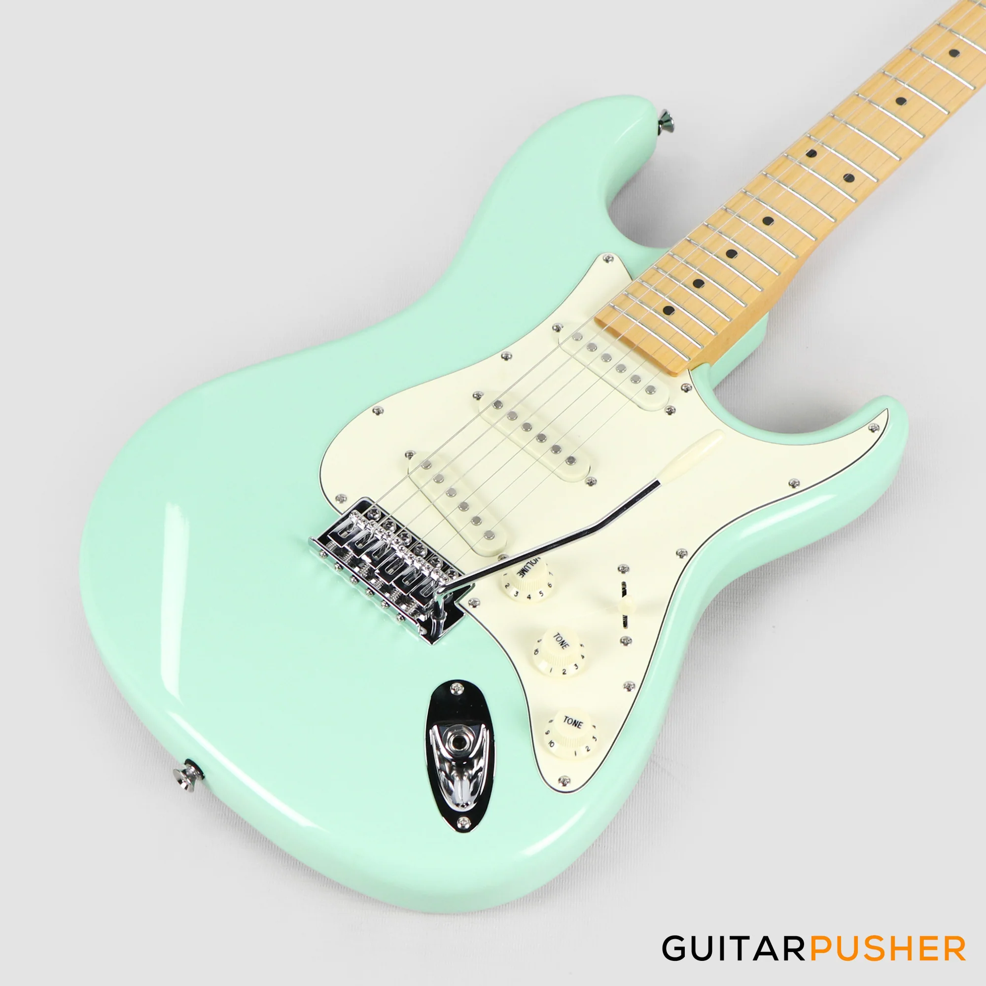Tagima TG-530 Stratocaster Woodstock Series Surf Green - Maple/Vintage White - Image 9