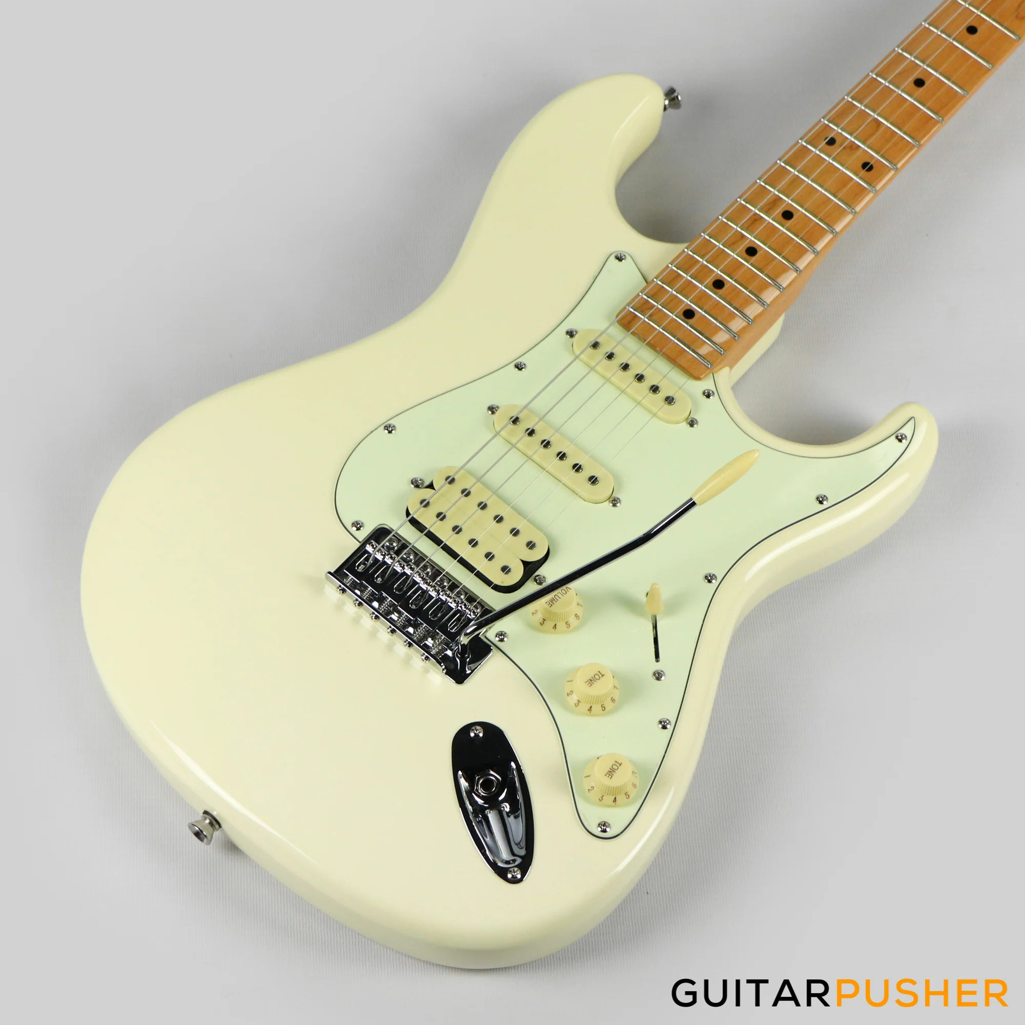 Tagima TG-540 HSS Stratocaster Woodstock Series - Vintage White - Image 10