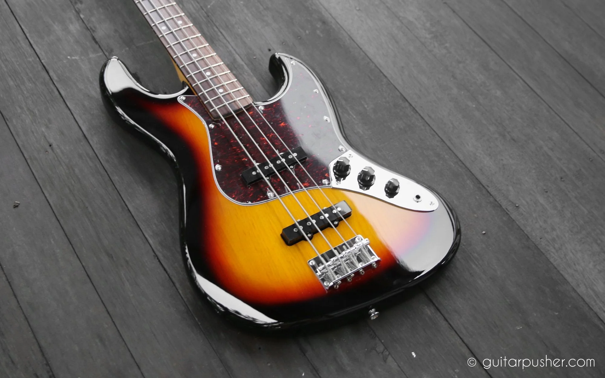 Tagima TW-73 JB Bass 4-String - Vintage Sunburst (Rosewood Fingerboard/Tortoise Shell Pickguard) - Image 6