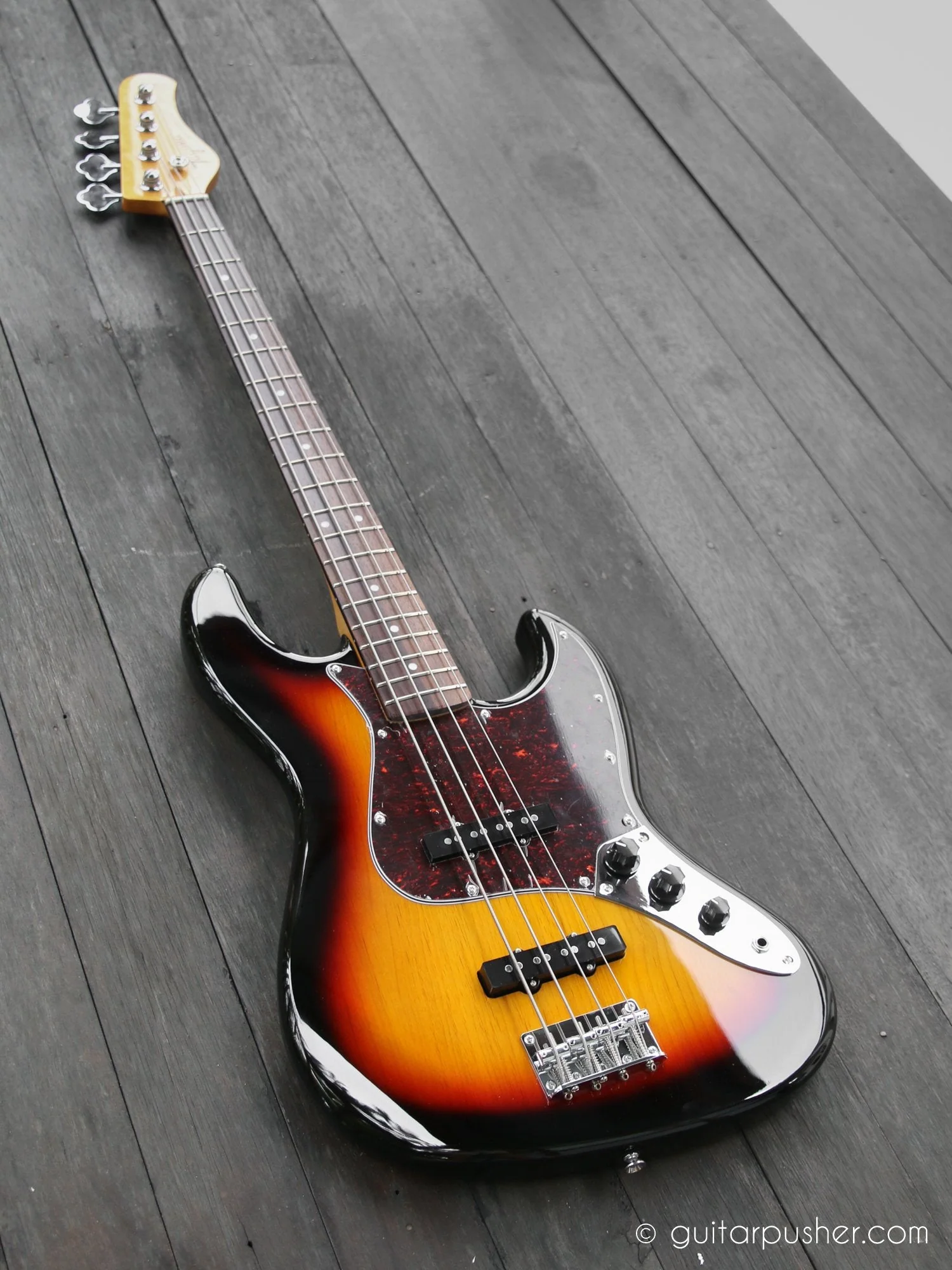 Tagima TW-73 JB Bass 4-String - Vintage Sunburst (Rosewood Fingerboard/Tortoise Shell Pickguard) - Image 7